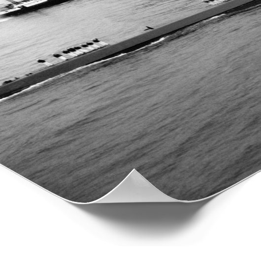 USS Nautilus verankert im Hafen von New York - 195 Poster (Ecke)