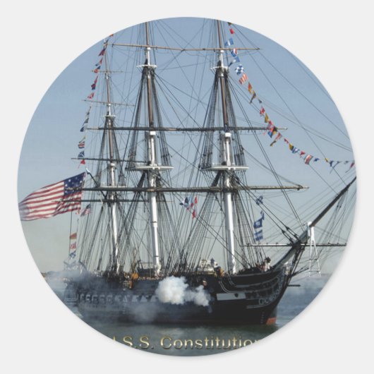 USS Verfassung Firing Cannons Runder Aufkleber (Vorderseite)