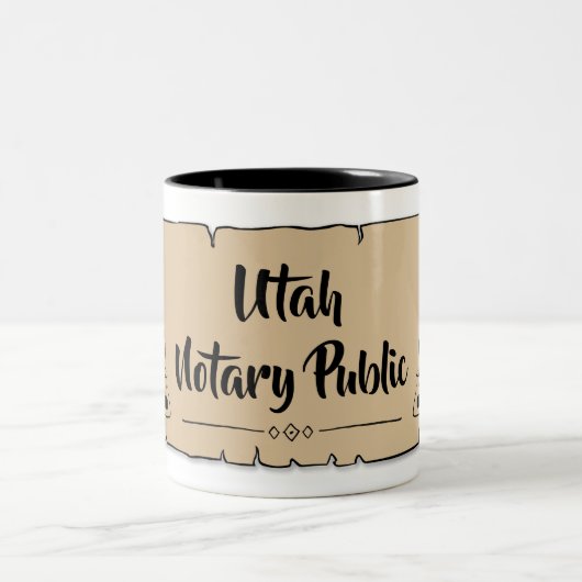 Utah Notary Public Scroll Feather Quill Zweifarbige Tasse (Mittel)