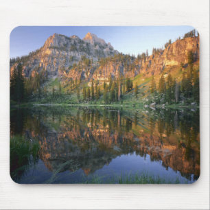 UTAH. USA. Der Mt. Magog spiegelt sich im White Pi Mousepad