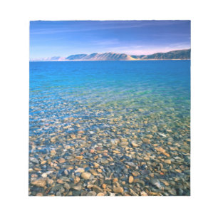 UTAH. USA. Klares Wasser des Bear Lake offenbart Notizblock