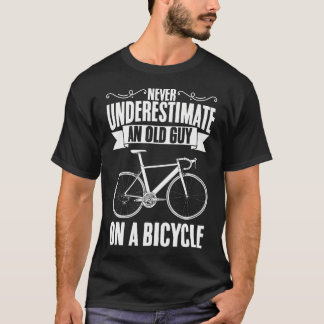 Uunterschätze nie einen alten Mann auf einem Fahrr T-Shirt