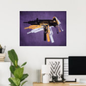 Uzi Sub Machine Gun auf Lila Poster (Home Office)