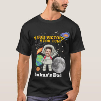 V für Sieg V für Spaß Astronaut Jungen Geburtstag T-Shirt
