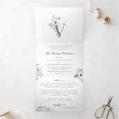 'V' Monogram Schöne gezeichnete Blumenhochzeit Dreifach Gefaltete Einladung (Innenseite)