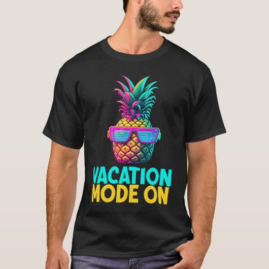 Vacation Funny Retro Pineapple Sunglasses Holiday T-Shirt (Vorderseite)