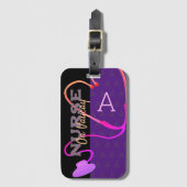 Vacay Nurse Monogram Muster farbenfroh Lila Gepäckanhänger (Vorderseite Vertikal)