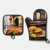 Vada Pav Bliss am Tor Indiens im Regen Ofenhandschuh & Topflappen-Set (Vorderseite)