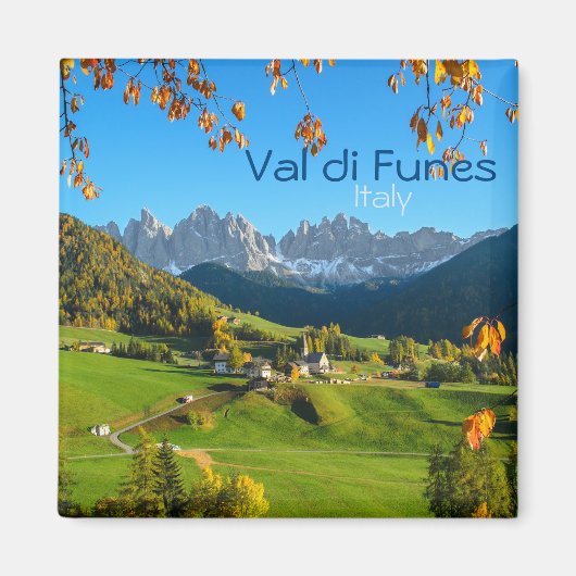 Val di Funes mit Herbstblättern quadratischer Text Magnet (Vorne)