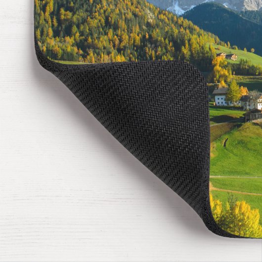 Val Di Funes-Tal mit Herbst verlässt mousepad (Ecke)