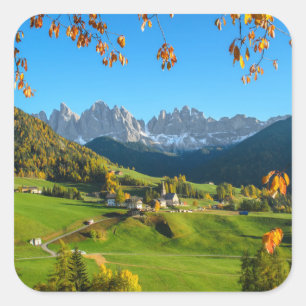 Val di Funes Tal mit Herbstblätteraufkleber Quadratischer Aufkleber