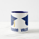 Valedictorian-blaues Zweifarbige Tasse (Mittel)