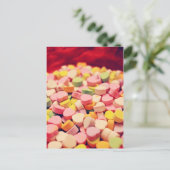 Valentine Candy Hearts Feiertagspostkarte (Stehend Vorderseite)