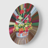 Valentine Everyday Share the Love Große Wanduhr (Winkel)