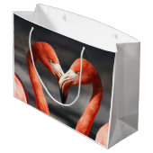 Valentine Flamingo Große Geschenktüte (Rückseite Schrägansicht)