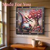 Valentine Garden Gnome Heart Tree Quadratische Wanduhr