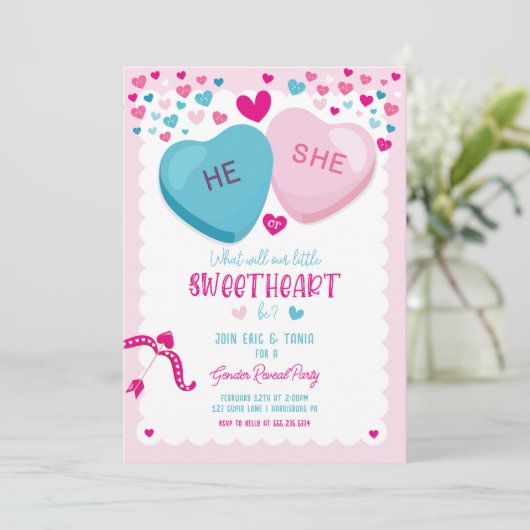 Valentine Gender Reveal Sweetheart Er oder sie Einladung (Stehend Vorderseite)