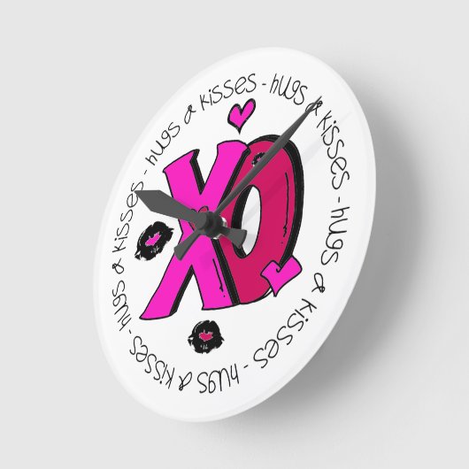 Valentine Hugs und Kisses Runde Wanduhr (Winkel)