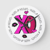 Valentine Hugs und Kisses Runde Wanduhr (Vorderseite)