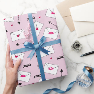 Valentine Liebe Herz Buchstaben und Pfeile Geschenkpapier