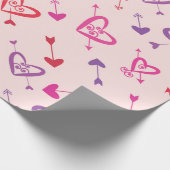 Valentine Rosa Lila Herzen mit Pfeilen Geschenkpapier (Ecke)
