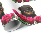 Valentine Rose Rottweiler Puppy Geschenkpapier (Rolleneckpunkt)