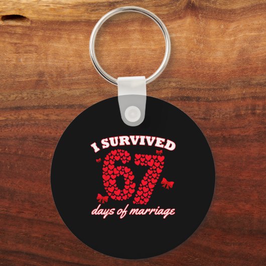 Valentine’s Day I Survived 67 Days Of Dating Funny Schlüsselanhänger (Vorderseite)