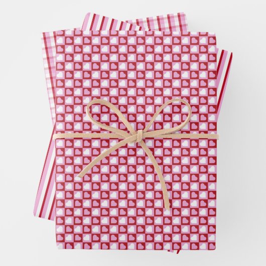 Valentine’s Day Red Pink Hearts Stripes Pattern  Geschenkpapier Set (Beispiel)