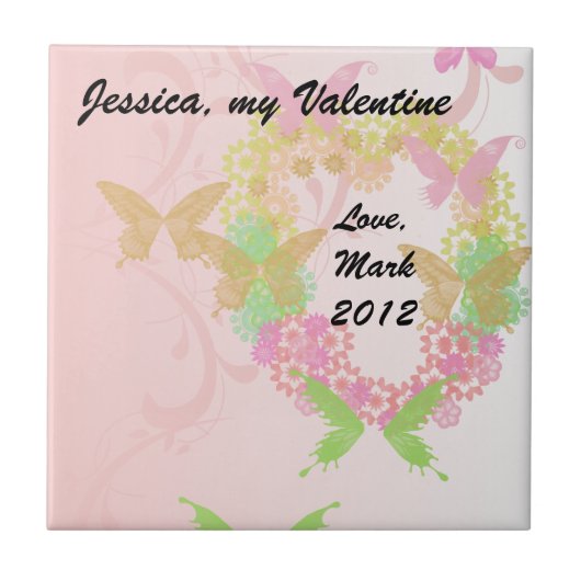 Valentine Tile mit Blumenherz und Schmetterlingen Fliese (Vorderseite)