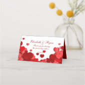 Valentine Wedding Schöne rote Herzen Platzkarte (Vorderseite)