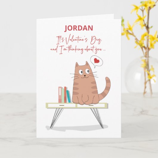 Valentine Whimsical Cat on Table Thinking Karte (Gelbe Blume)