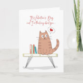 Valentine Whimsical Cat on Table Thinking Karte (Vorderseite)