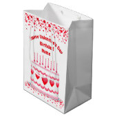 Valentine's Day Birthday Cake Customizable Candles Mittlere Geschenktüte (Rückseite Schrägansicht)