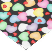 Valentine's Day Candy Hearts Muster Tischdecke (Schrägansicht)