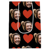 Valentines Day Funny Custom Face Photo Love Heart  Mittlere Geschenktüte (Rückseite)