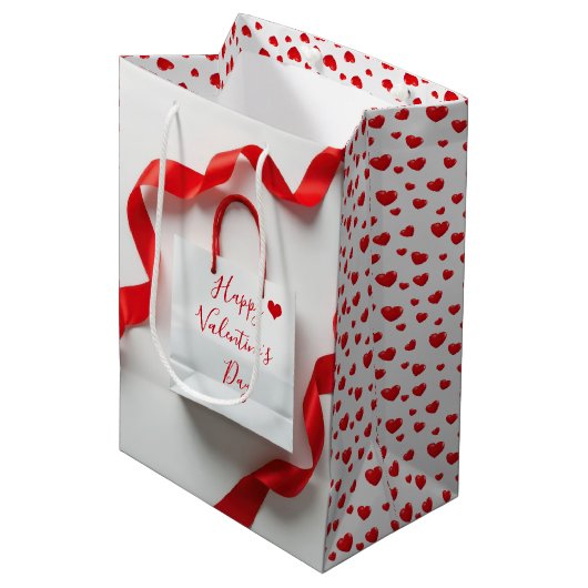 Valentine's Day Gift Bag With Ribbons and Hearts Mittlere Geschenktüte (Vorderseite Schrägansicht)