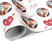Valentine's Day Heart & Initials Custom Foto Geschenkpapier (Rolleneckpunkt)