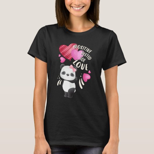 Valentine's day panda bear with hearts T-Shirt (Vorderseite)