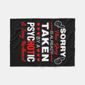 Valentine's Day Redhead Sorry This Guy Is Taken Y Fleecedecke (Vorderseite (Horizontal))