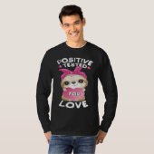 Valentine's day sloth with pink heart for her T-Shirt (Vorne ganz)