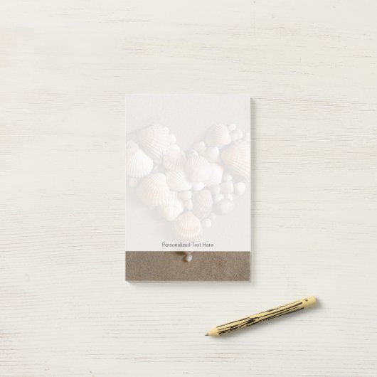 Valentinherz hergestellt mit Muscheln Post-it Klebezettel (Auf Schreibtisch)