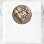 Valentinherz hergestellt mit Muscheln Runder Aufkleber (Tasche)