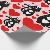 Valentinins rosa Skunk Herz Illustration Muster Geschenkpapier (Ecke)
