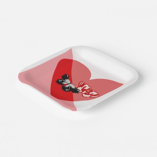 Valentinisches Herz mit zwei Schmetterlingen Pappteller (Gewinkelt)