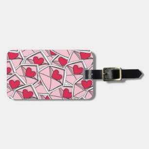 Valentinisches Herz über Umschläge Gepäckanhänger