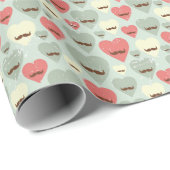 Valentinmuster mit Herz und Schnurrbart Geschenkpapier (Rolleneckpunkt)