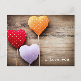 Valentins Vintage, handgemachte Herzen am Holztisc Feiertagspostkarte