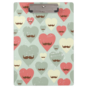 Valentinsgrußmuster mit Herzen und dem Schnurrbar Klemmbrett