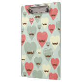 Valentinsgrußmuster mit Herzen und dem Schnurrbart Klemmbrett (Links)