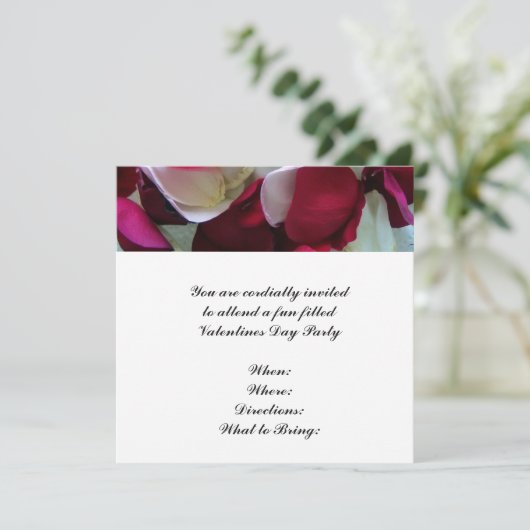 Valentinstag Dinner Party Einladung Rose Pedale (Stehend Vorderseite)
